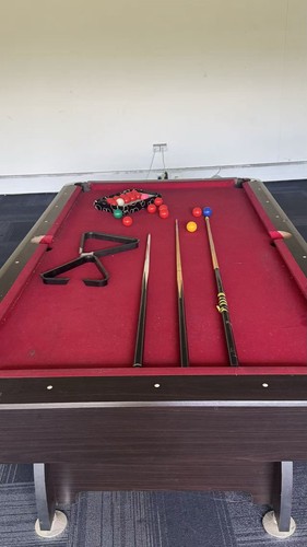 8ft pool table - pool,